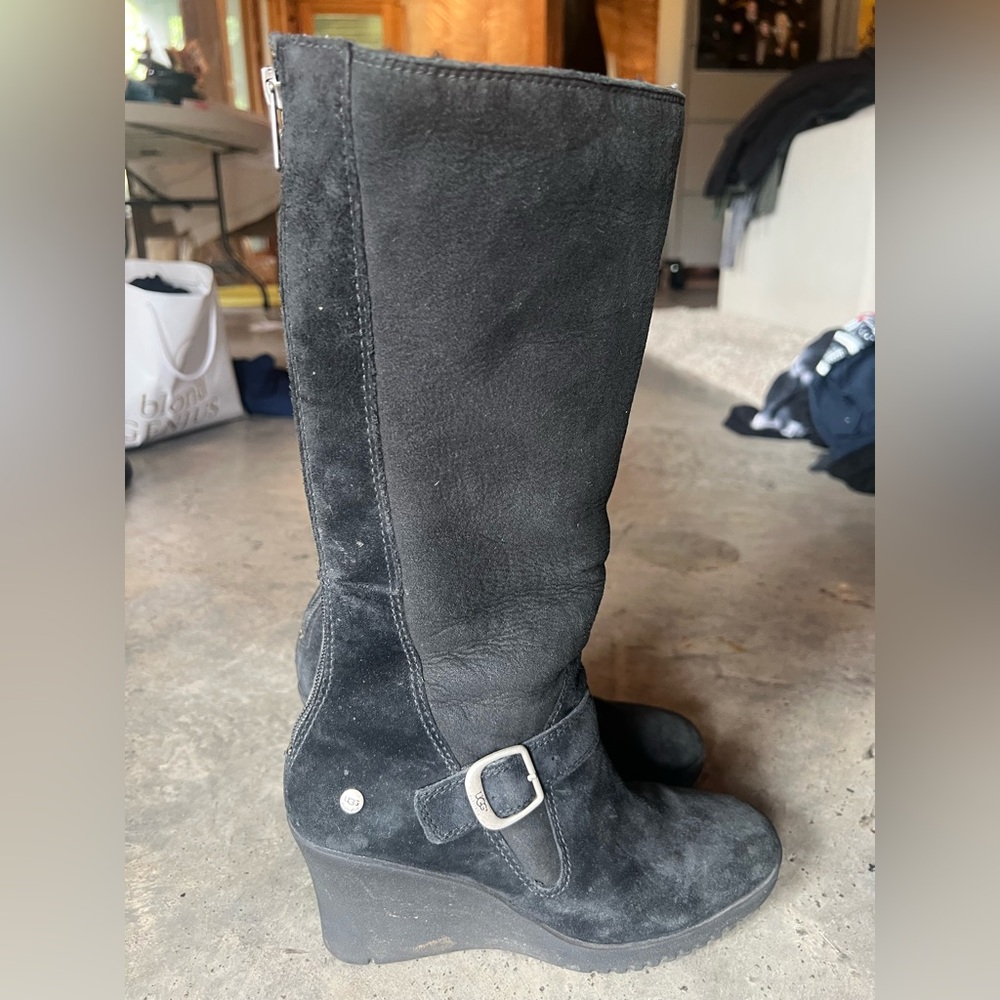 Ugg wedge fleece liners boots. Size 7
